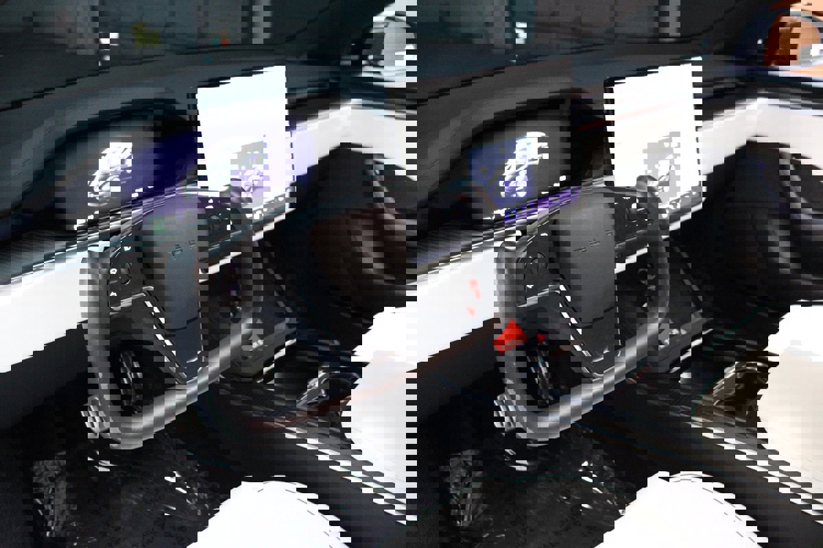 Used 2022 Tesla Model S Plaid image 18