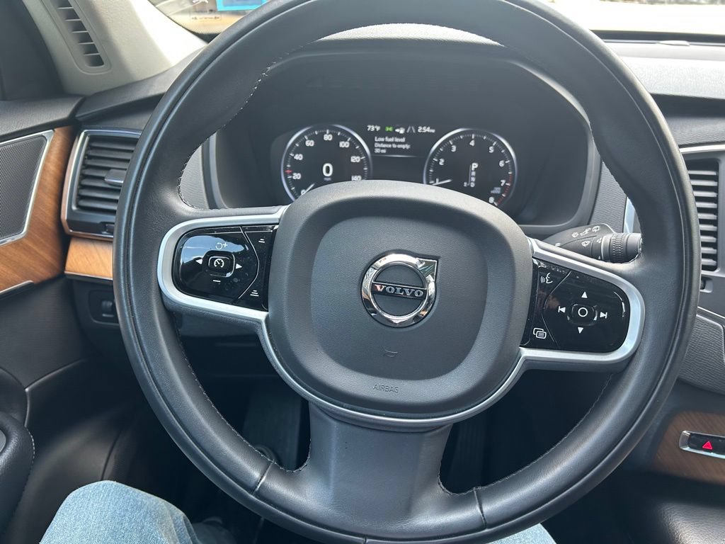 Certified 2022 Volvo XC90 T6 Momentum w/ Climate Package AWD/4WD image 23