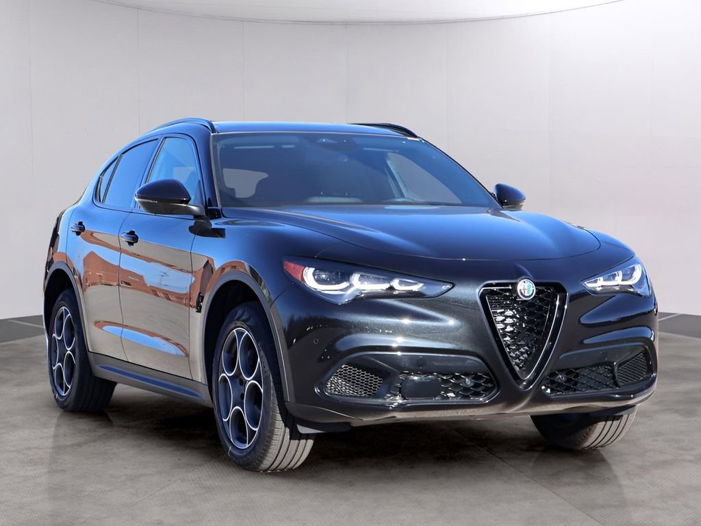 New 2025 Alfa Romeo Stelvio Sprint image 3