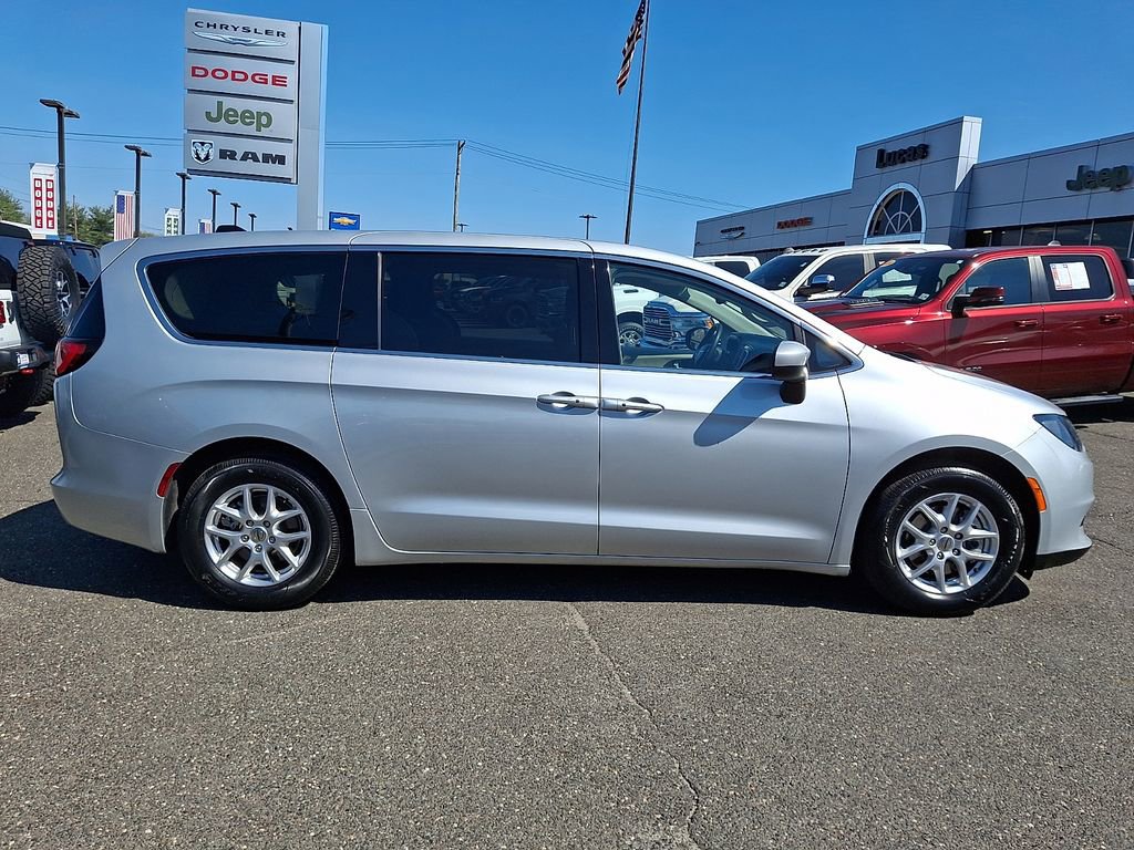 Used 2023 Chrysler Voyager LX FWD image 13