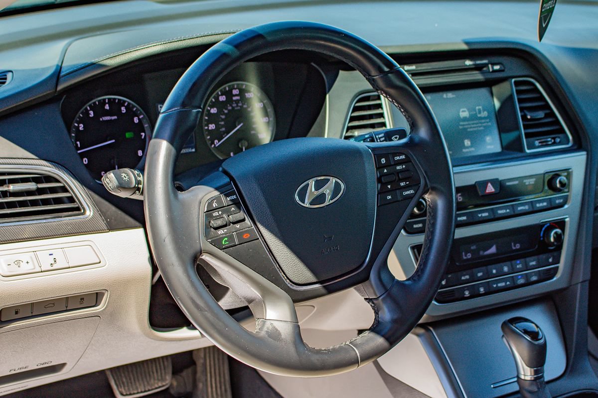 Used 2016 Hyundai Sonata Sport w/ Option Group 02 FWD image 18