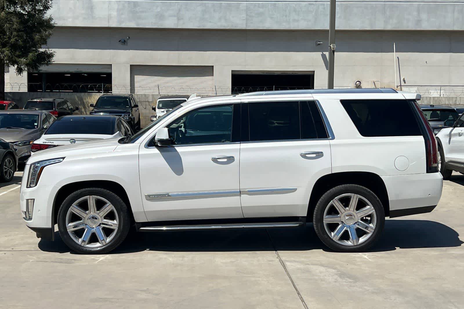 Used 2020 Cadillac Escalade Luxury AWD/4WD image 6