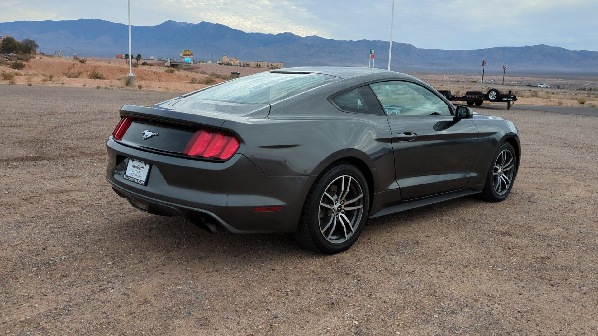 Used 2017 Ford Mustang Coupe image 3