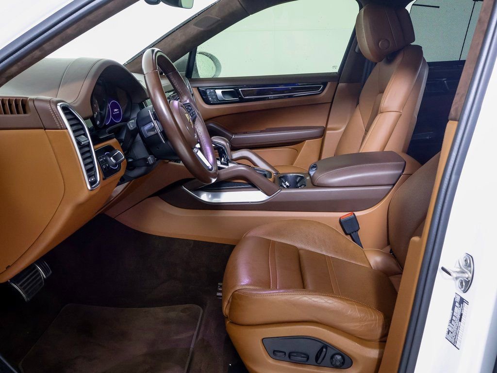 Certified 2023 Porsche Cayenne Turbo S image 5