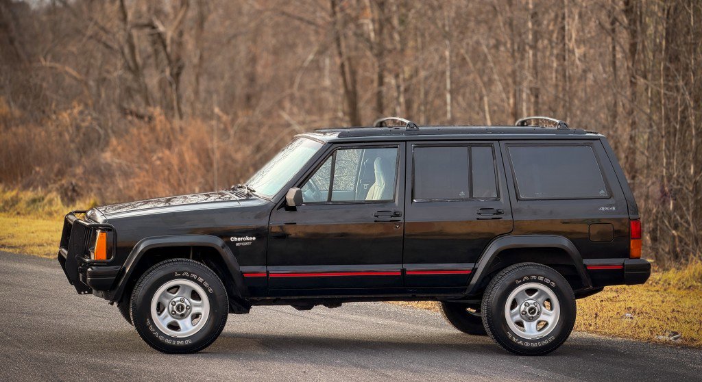 Used 1996 Jeep Cherokee Sport image 4