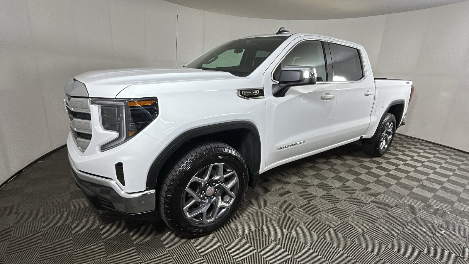 New 2026 GMC Sierra 1500 SLE AWD/4WD image 8