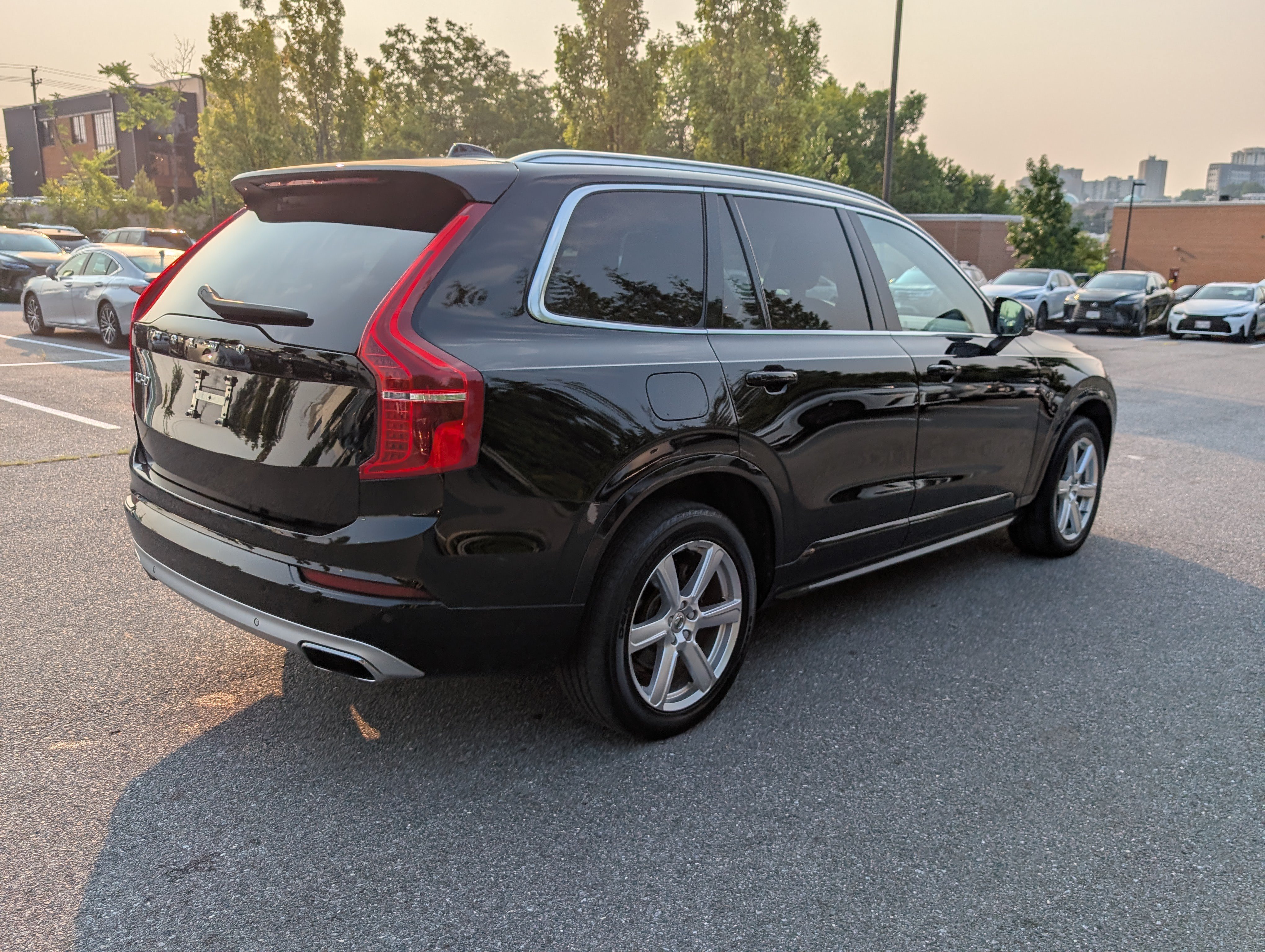 Used 2020 Volvo XC90 T6 Momentum AWD/4WD image 3