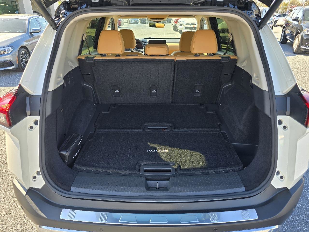 Used 2023 Nissan Rogue Platinum w/ Platinum Premium Package AWD/4WD image 18