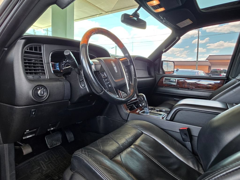 Used 2015 Lincoln Navigator 4WD image 11