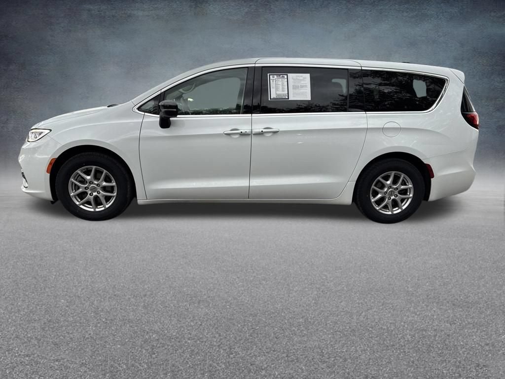 Used 2024 Chrysler Pacifica Touring-L FWD video 2