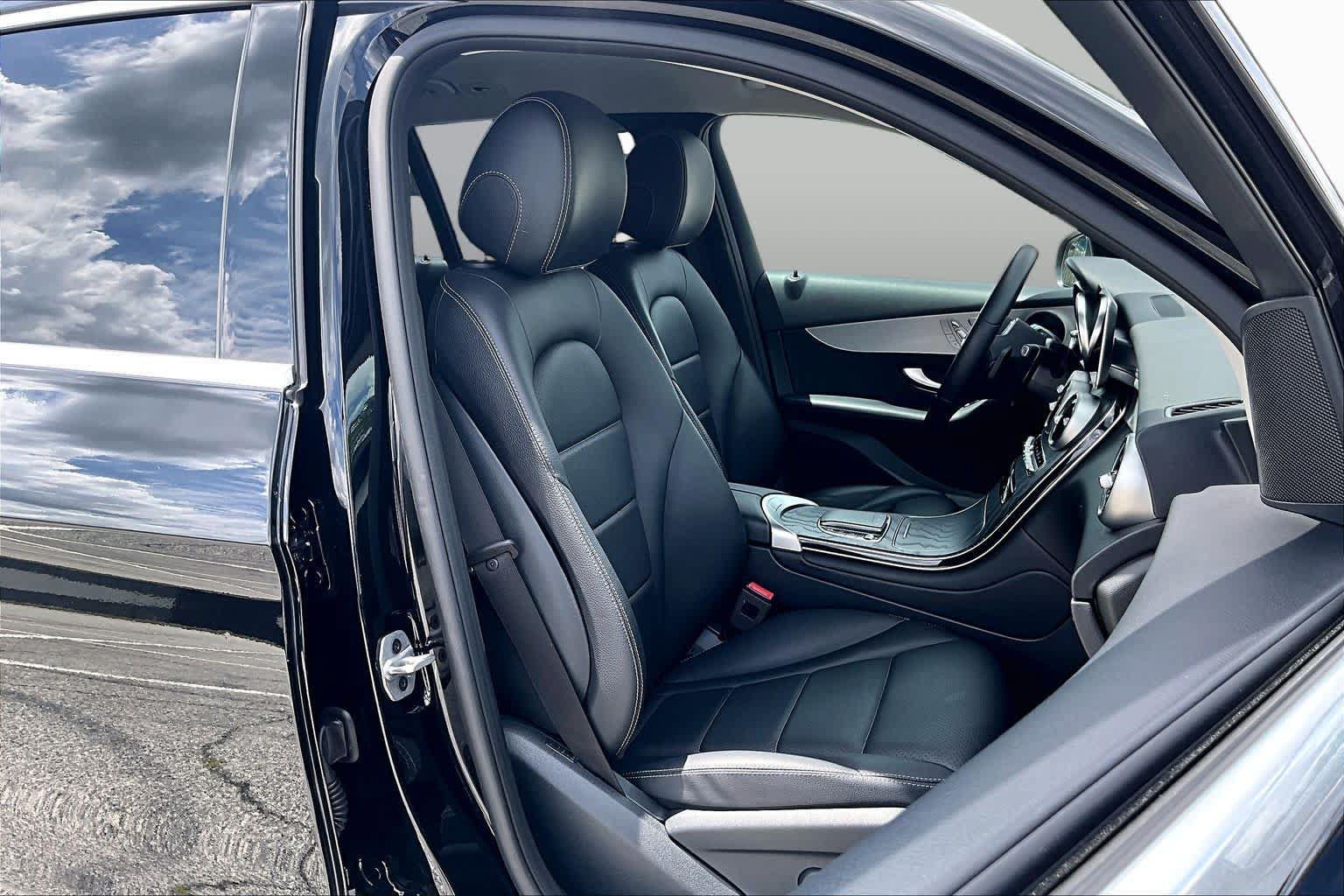 Certified 2022 Mercedes-Benz GLC 300 w/ Premium Package Lite image 9