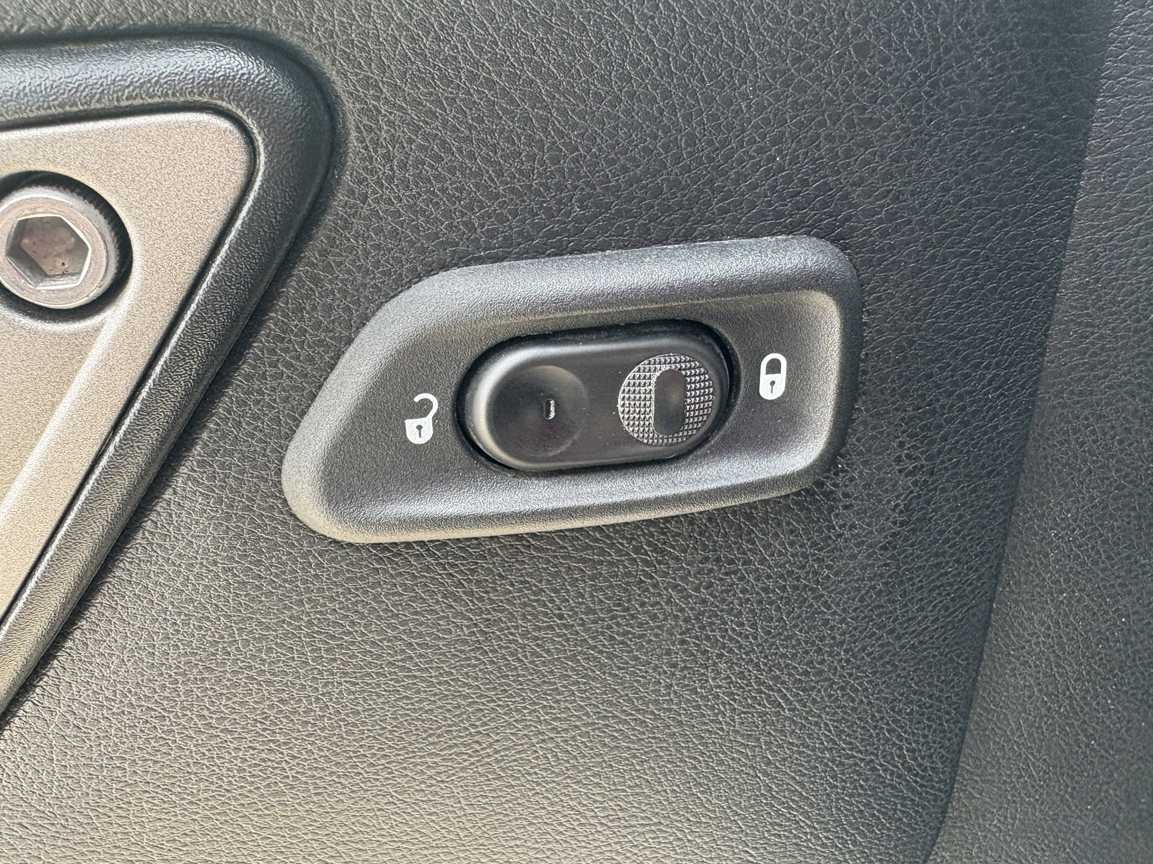 Used 2018 Jeep Wrangler Sport image 32