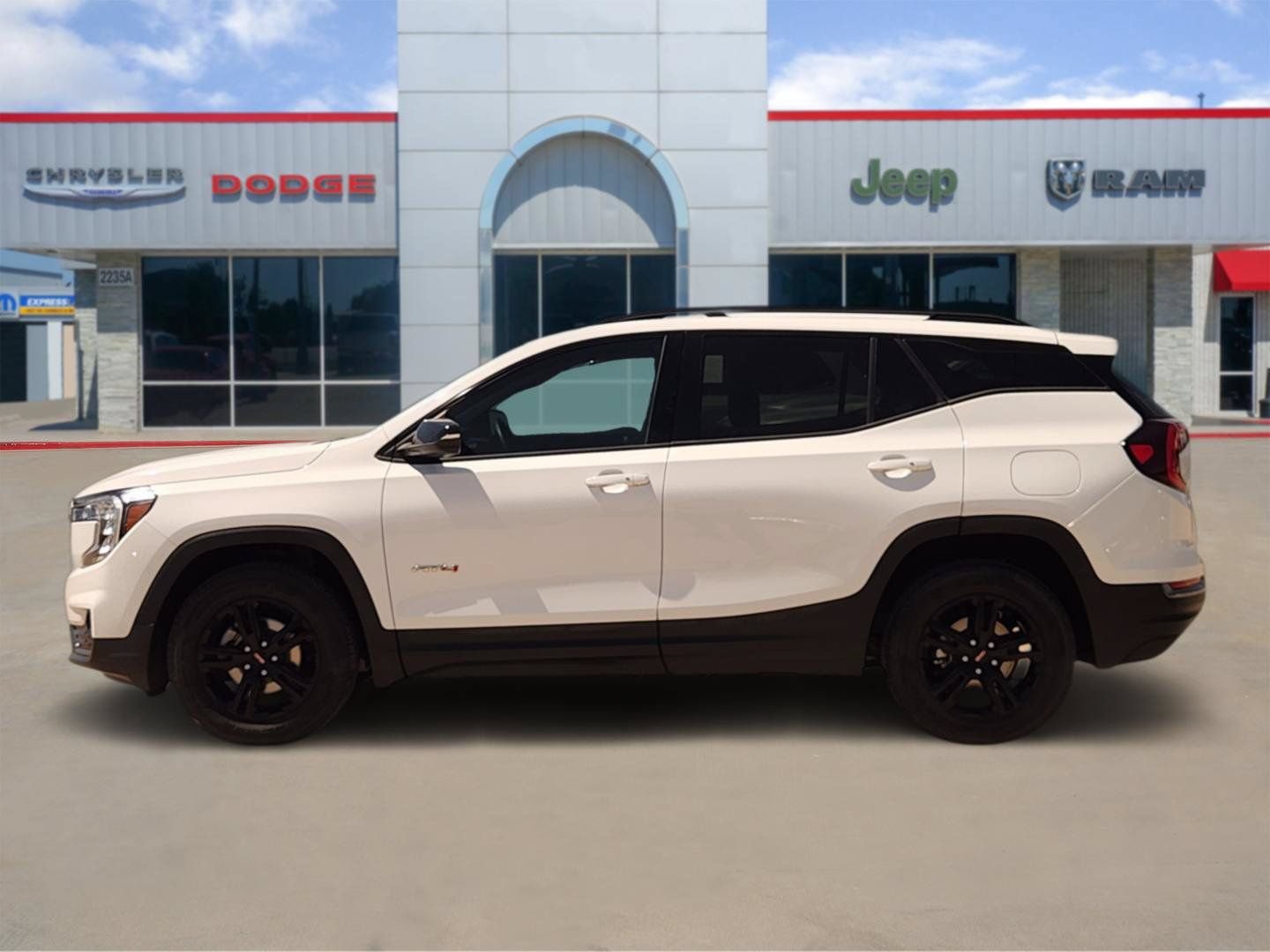 Used 2023 GMC Terrain AT4 AWD/4WD image 3
