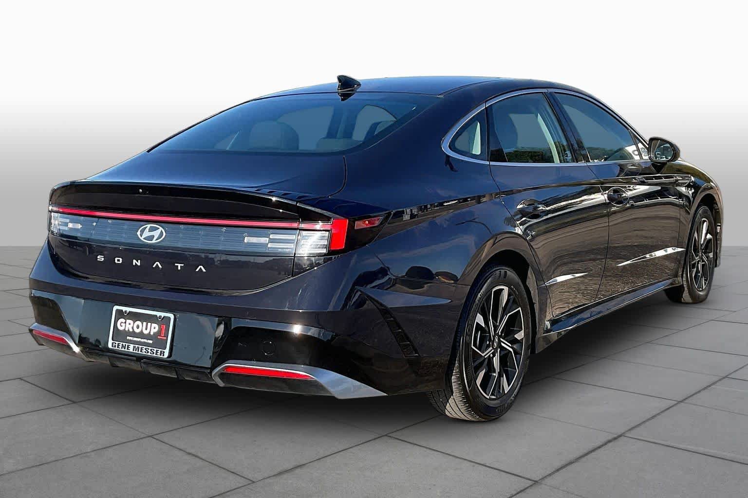 Used 2025 Hyundai Sonata SEL FWD image 12