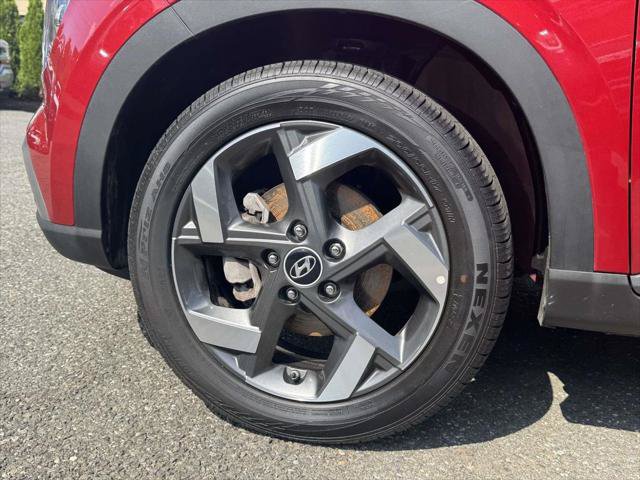 Certified 2025 Hyundai Venue Limited FWD image 8