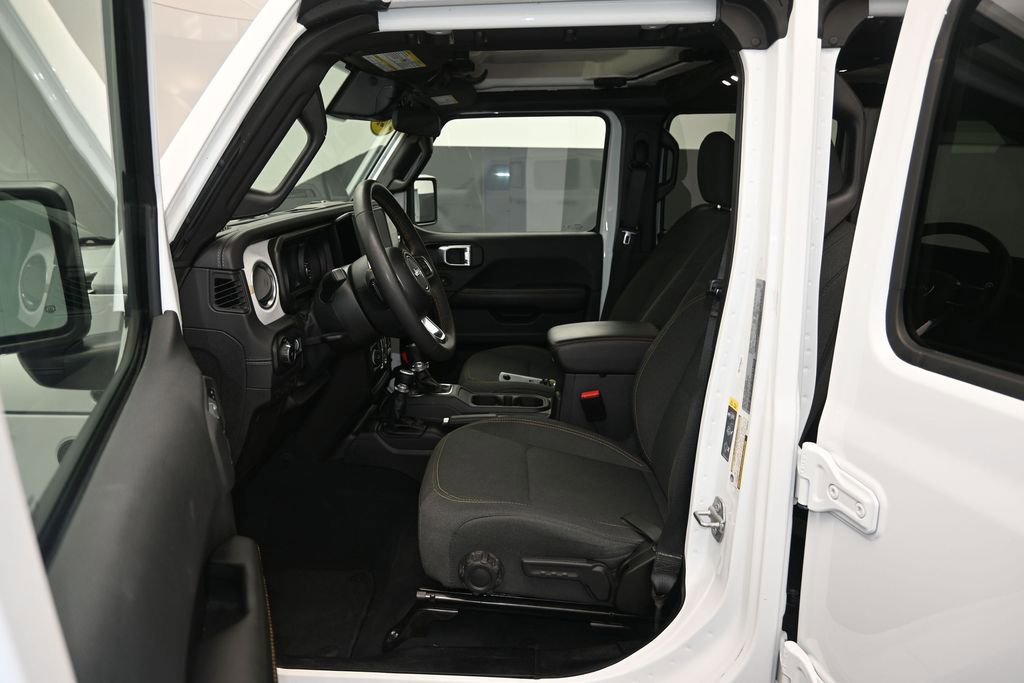 Used 2025 Jeep Wrangler Unlimited Sahara AWD/4WD image 13