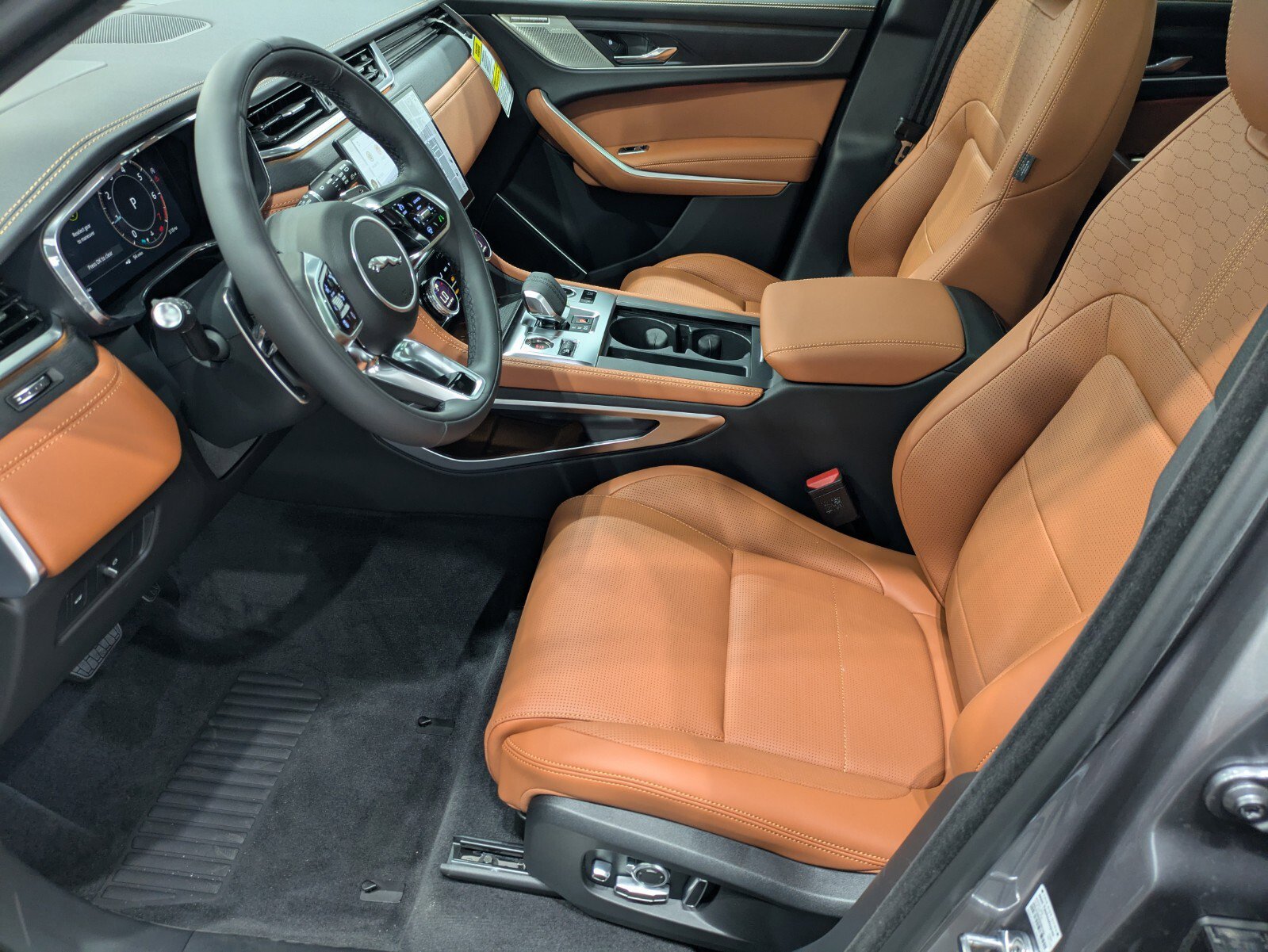 New 2026 Jaguar F-PACE R-Dynamic S image 8