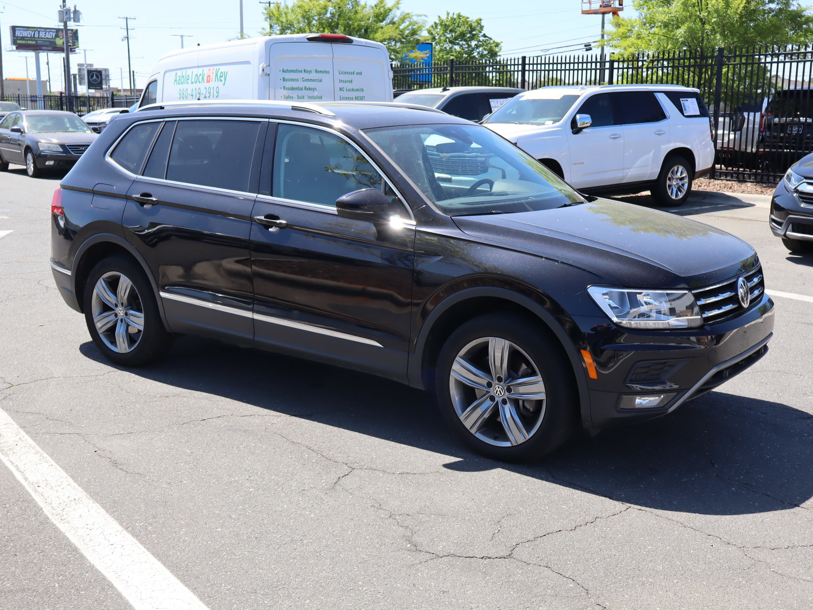 Used 2021 Volkswagen Tiguan SEL image 2