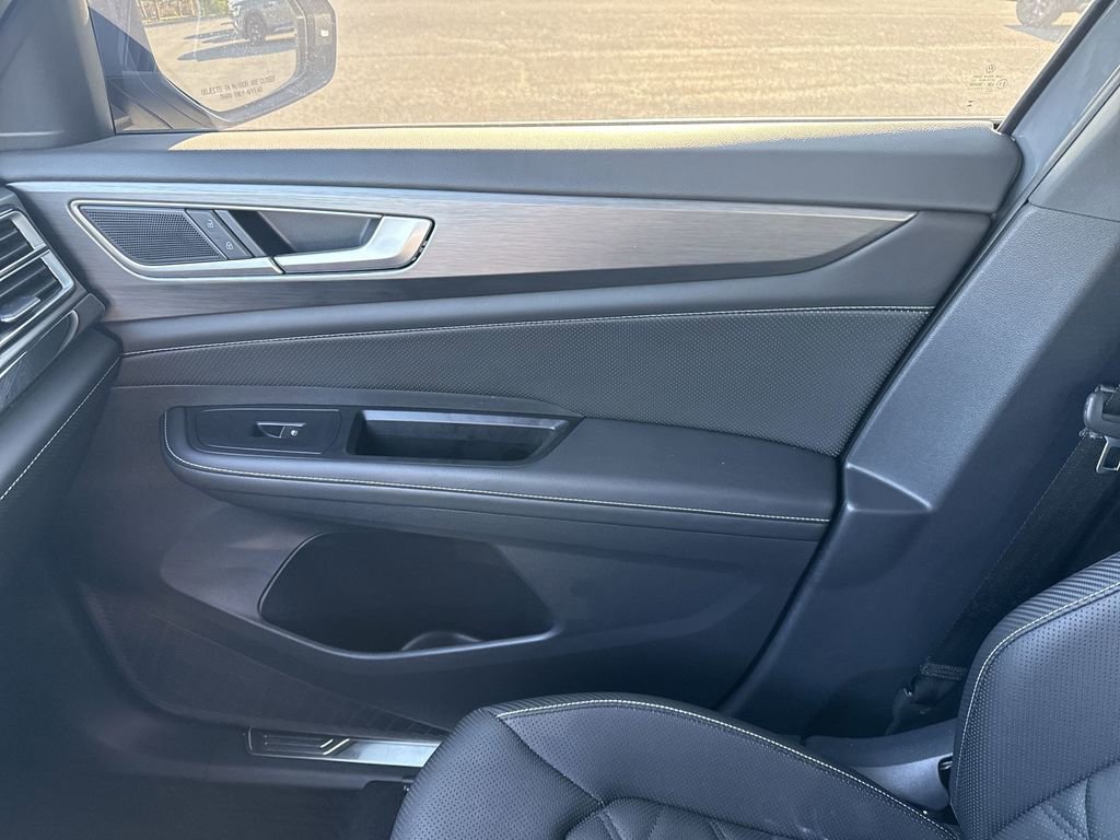 Used 2025 Volkswagen Atlas Cross Sport SE w/ Black Wheel Package image 23