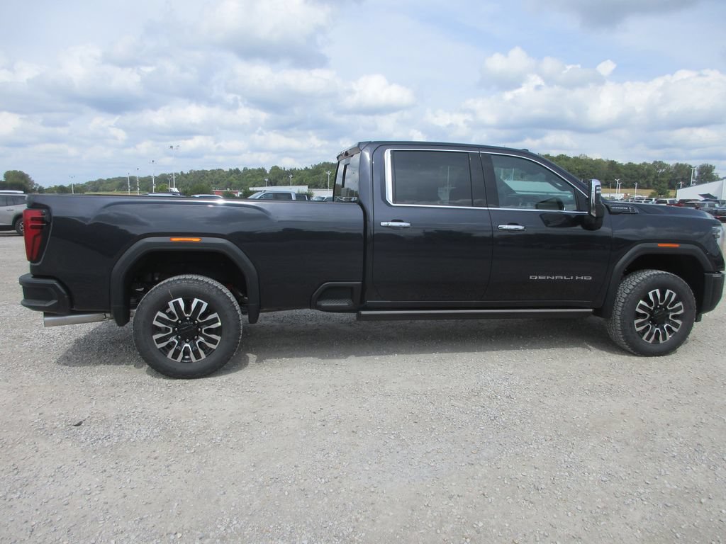 New 2026 GMC Sierra 3500 Denali Ultimate AWD/4WD image 3