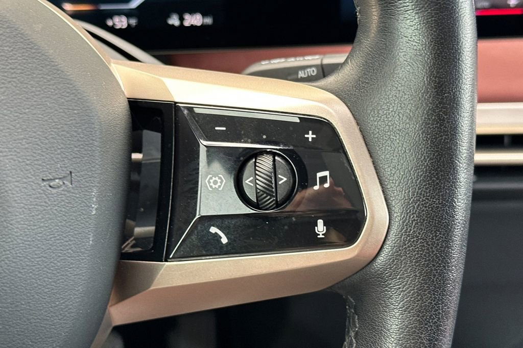 Used 2023 BMW iX xDrive50 w/ Sport Package image 28