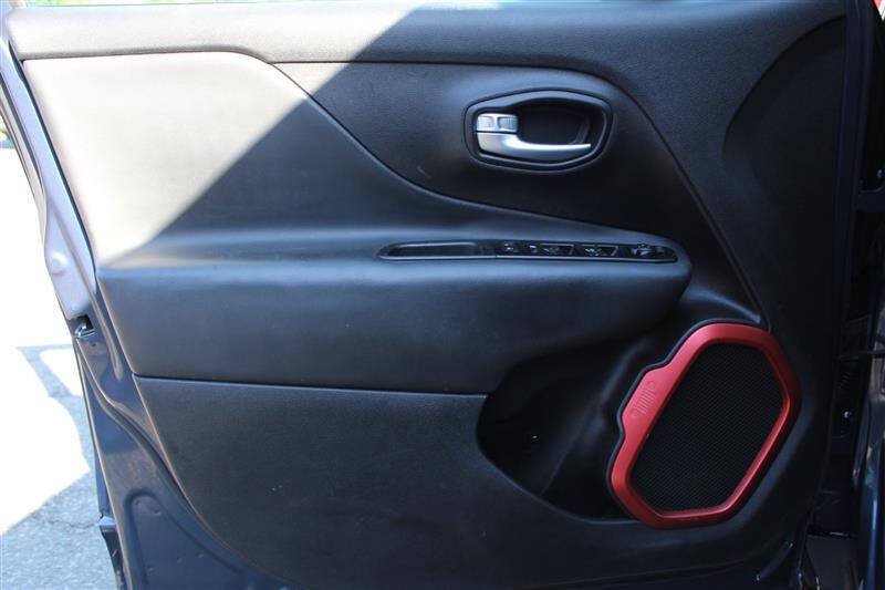 Used 2021 Jeep Renegade Trailhawk AWD/4WD image 11