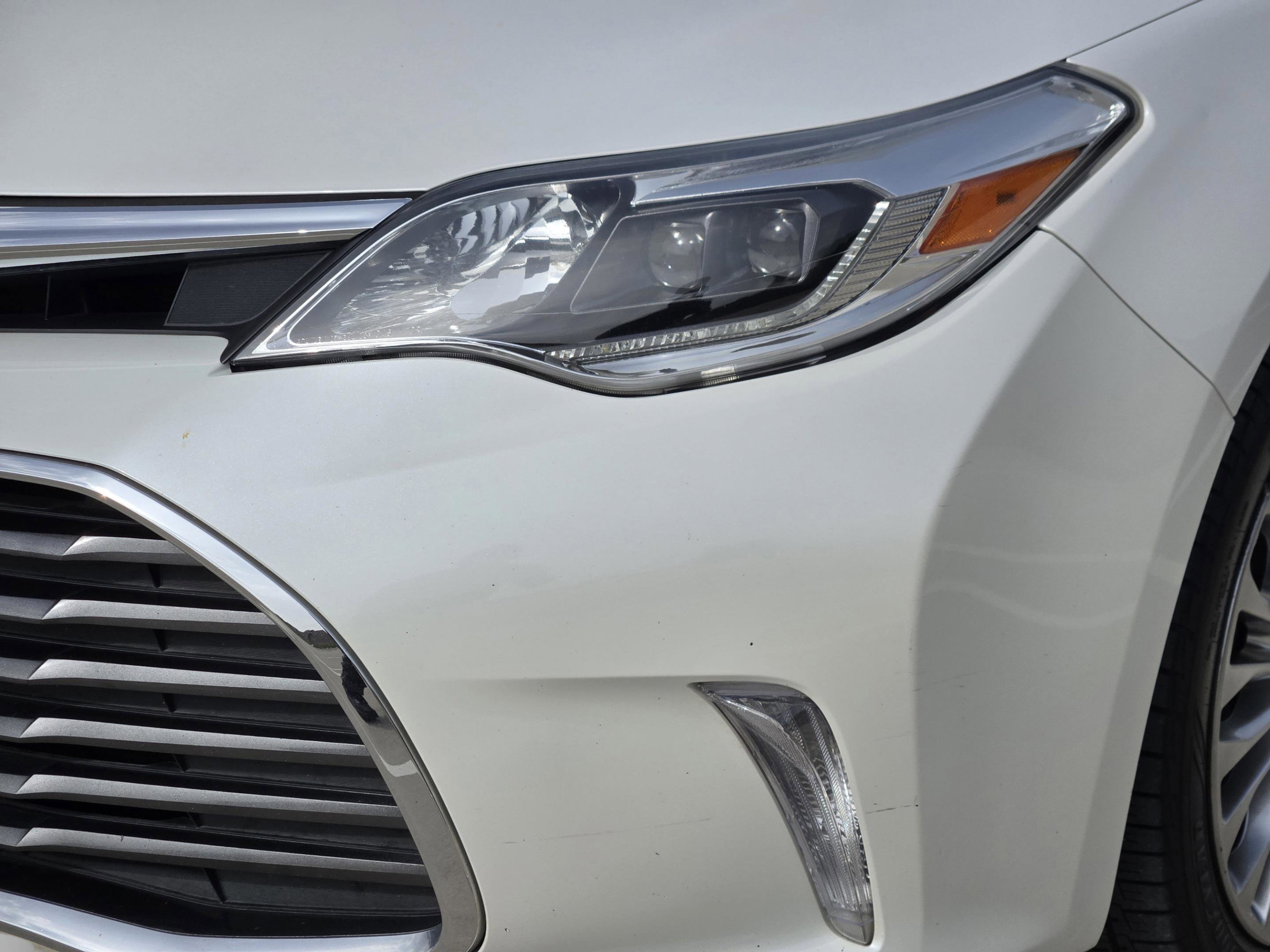 Used 2018 Toyota Avalon Limited FWD image 28