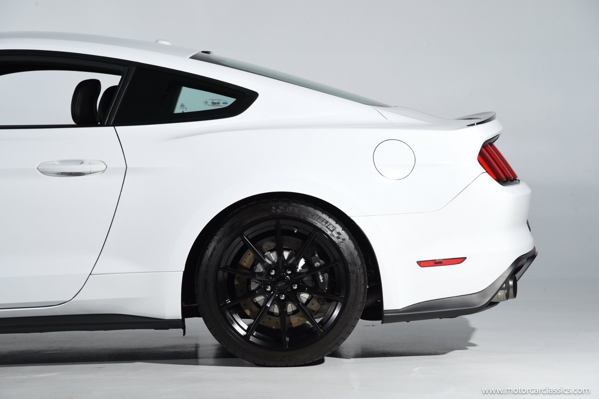 Used 2016 Ford Mustang Shelby GT350 w/ Technology Package RWD image 19