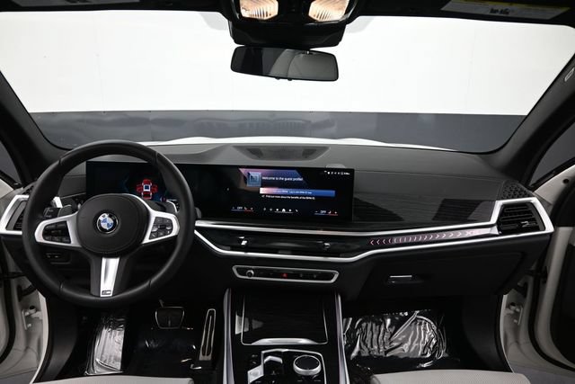 Used 2025 BMW X5 xDrive40i w/ M Sport Package AWD/4WD image 15