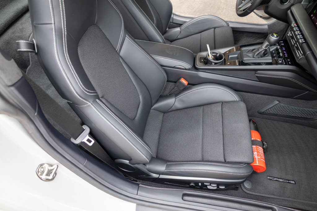 Used 2026 Porsche 911 Carrera RWD image 13