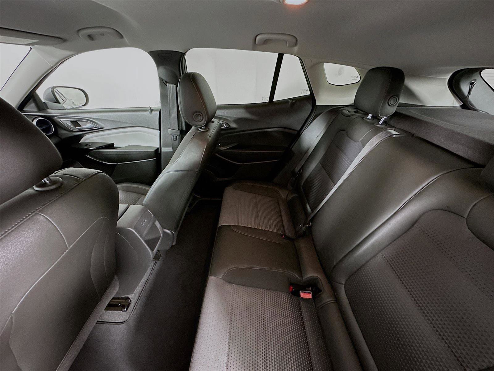 Used 2024 Chevrolet Trax LT FWD image 11