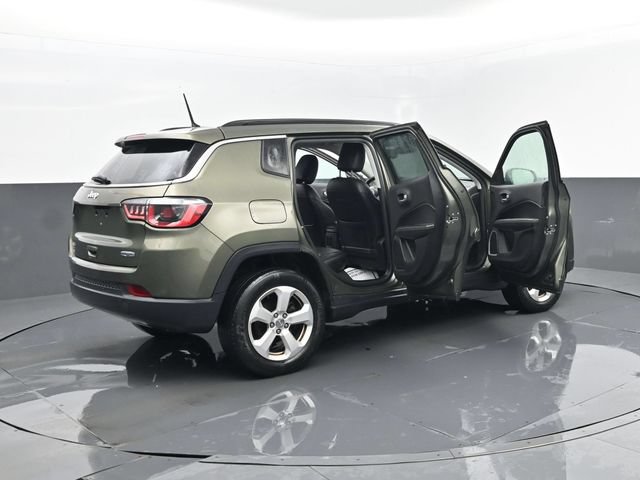 Used 2018 Jeep Compass Latitude AWD/4WD image 27