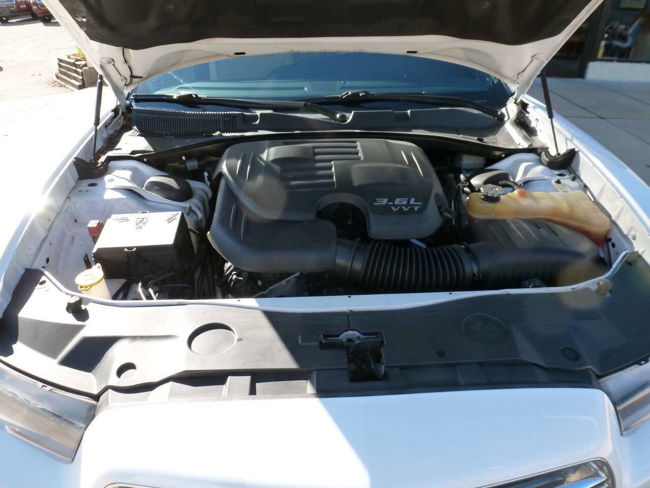 Used 2014 Dodge Charger SE RWD image 16