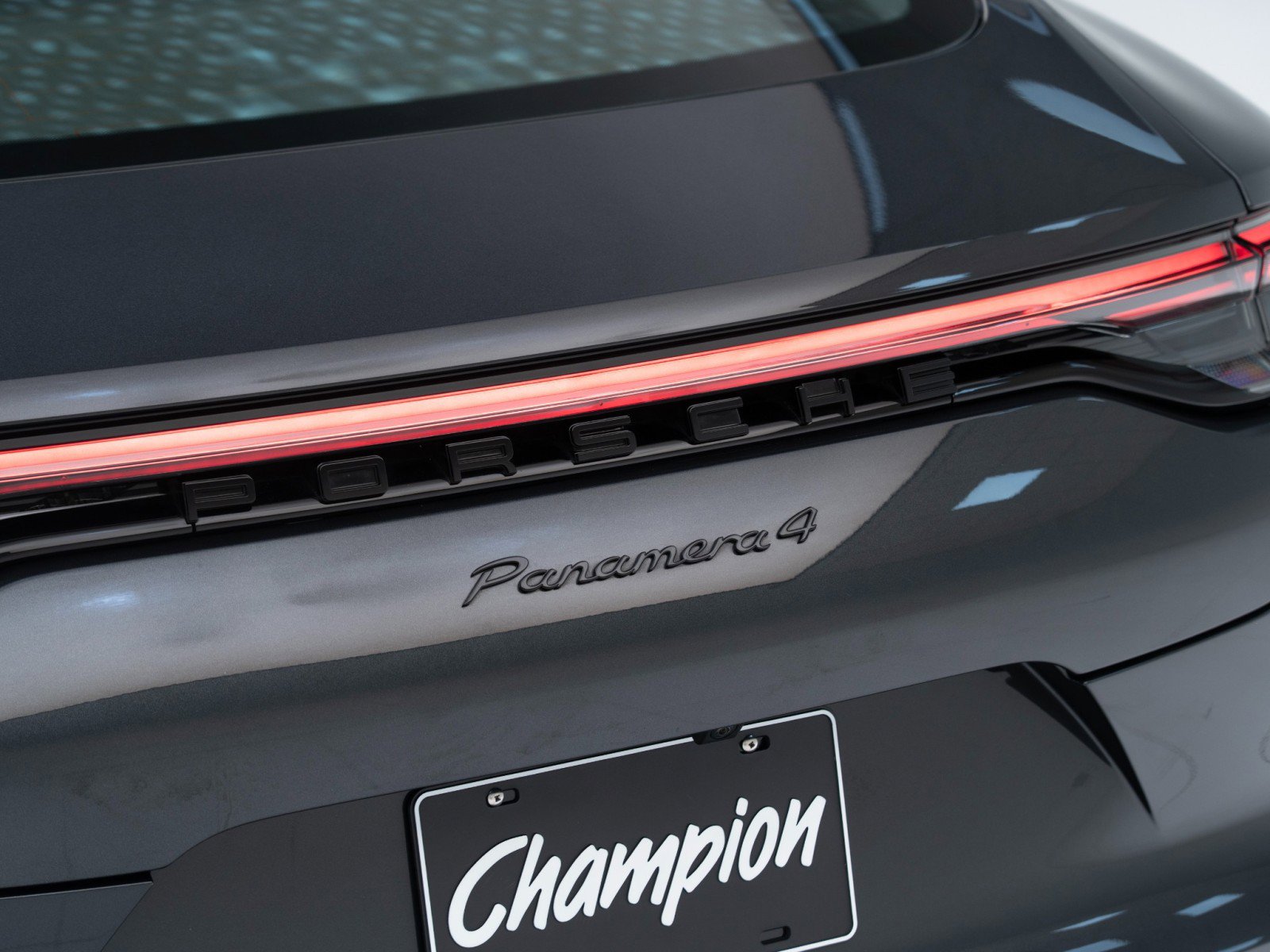 Certified 2022 Porsche Panamera 4 Platinum Edition image 14
