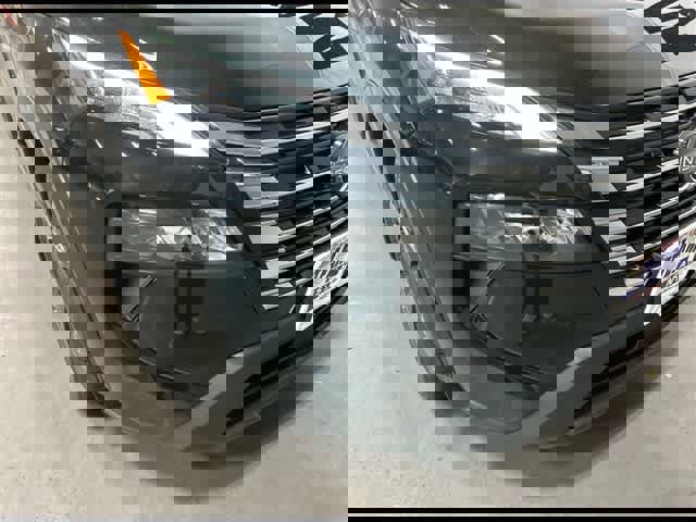 Used 2025 Nissan Rogue SV image 37