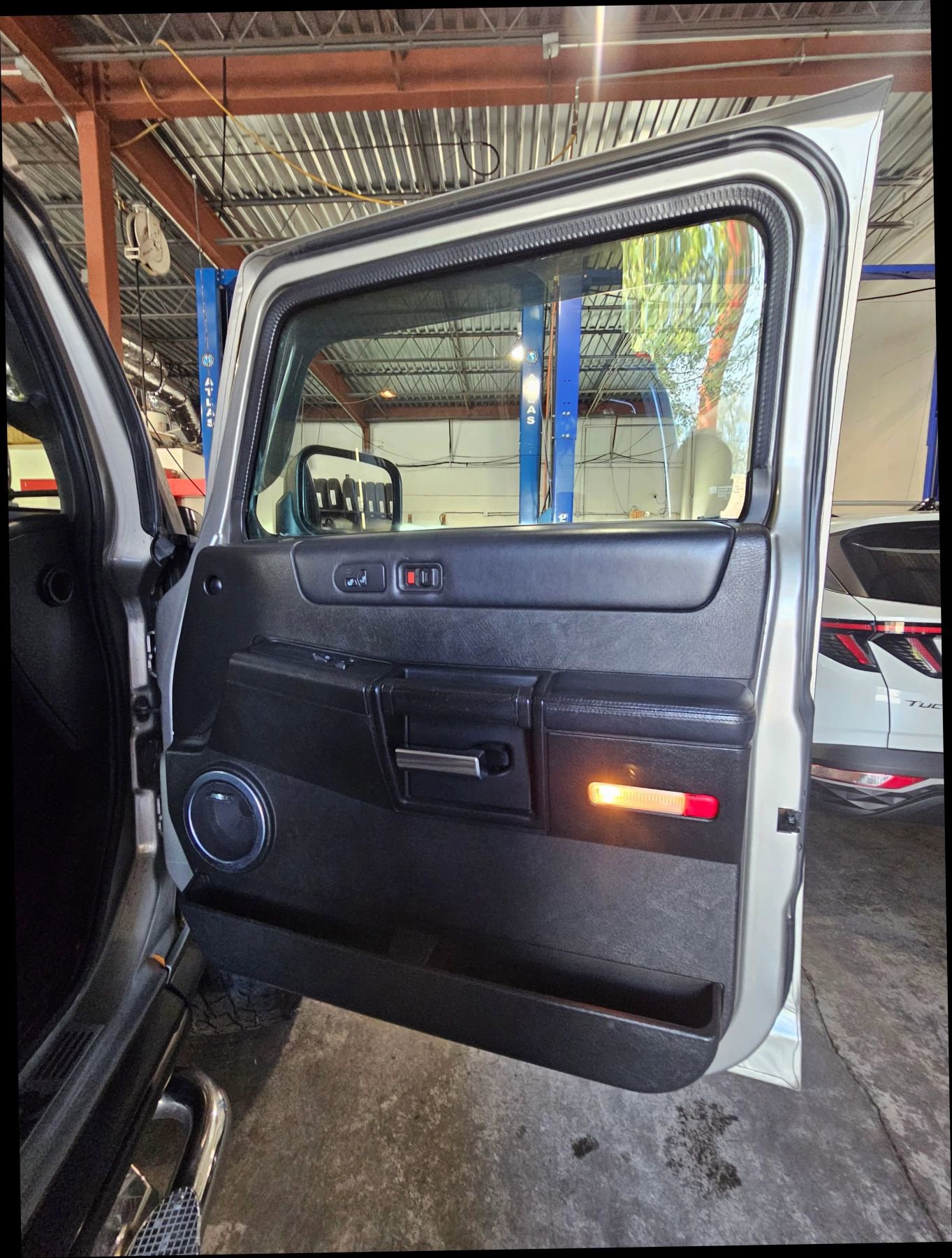 Used 2005 HUMMER H2 SUT w/ Preferred Equipment Group image 18