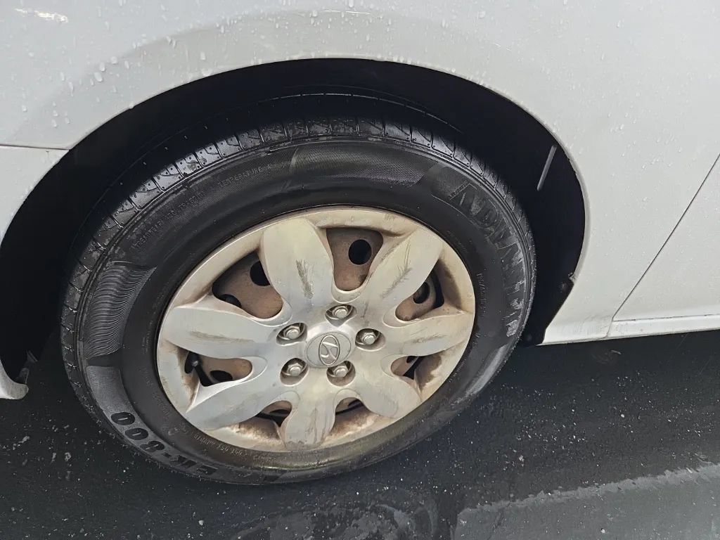 Used 2007 Hyundai Elantra GLS FWD image 7