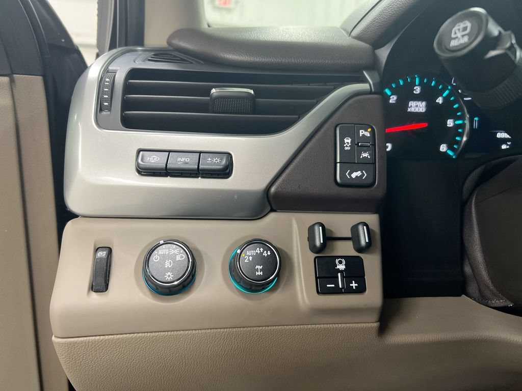 Used 2017 Chevrolet Suburban Premier AWD/4WD image 17