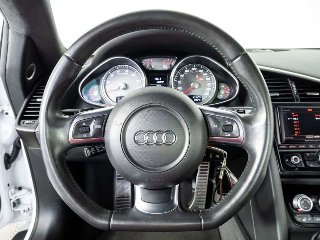 Used 2012 Audi R8 V8 w/ Convenience Pkg image 8