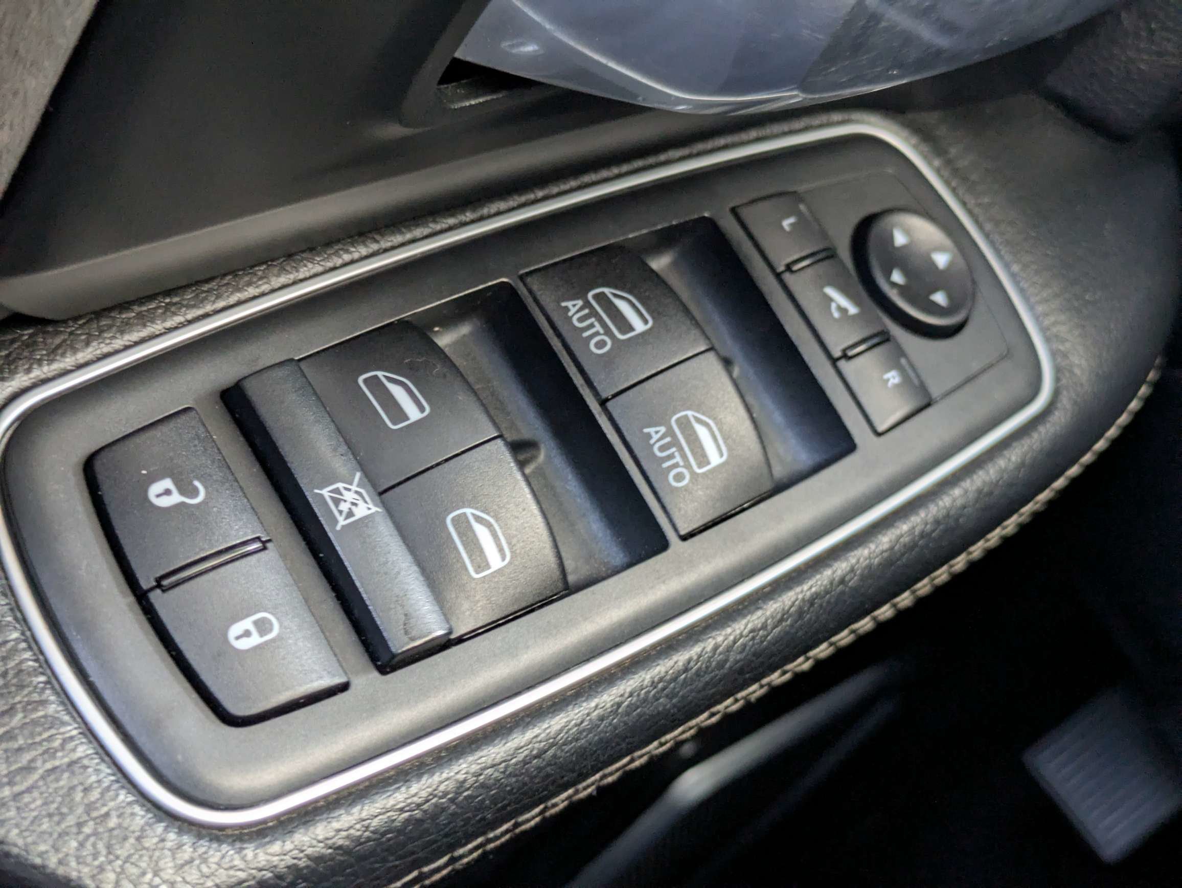 Used 2020 RAM 2500 Laramie w/ Chrome Appearance Group AWD/4WD image 12