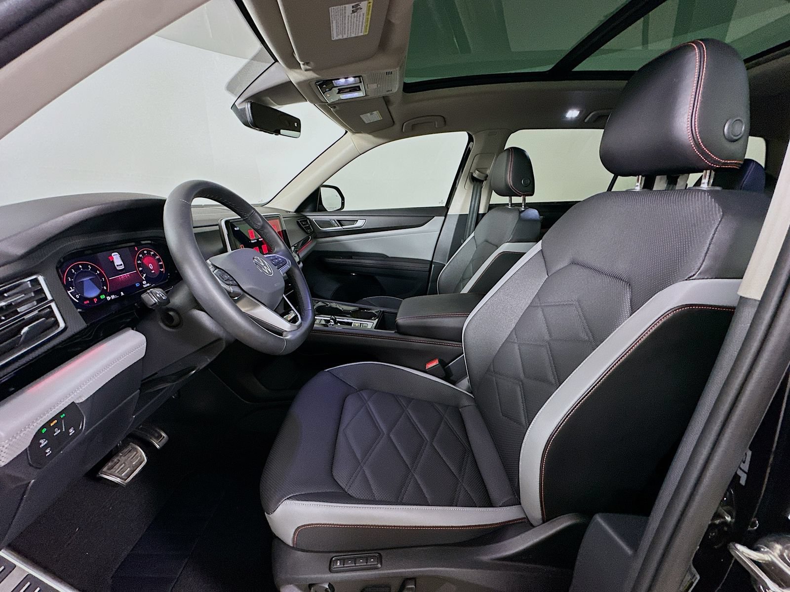 Certified 2024 Volkswagen Atlas Peak Edition SEL AWD/4WD image 33