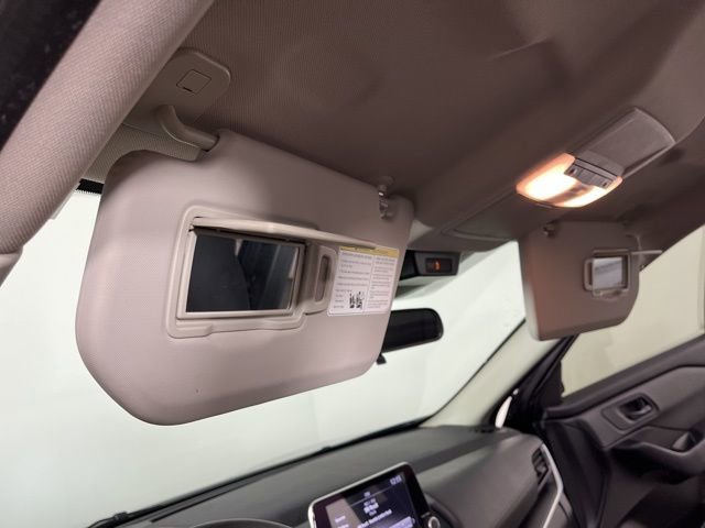 Used 2025 Nissan Rogue S image 34