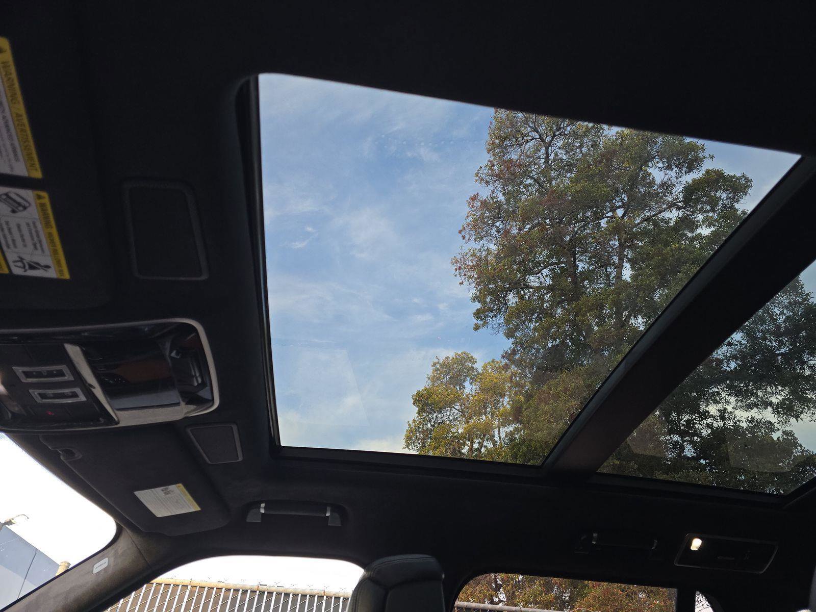 Used 2022 Land Rover Range Rover Autobiography image 12