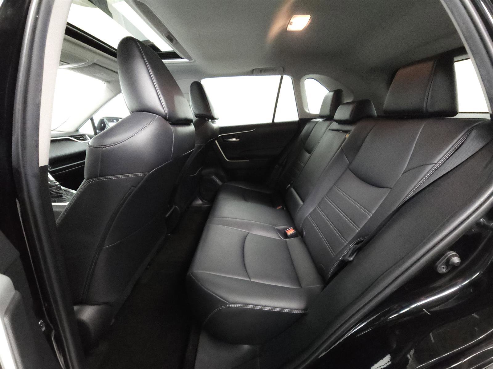 Used 2021 Toyota RAV4 XLE Premium w/ Carpet Mat Package (TMS) FWD image 6
