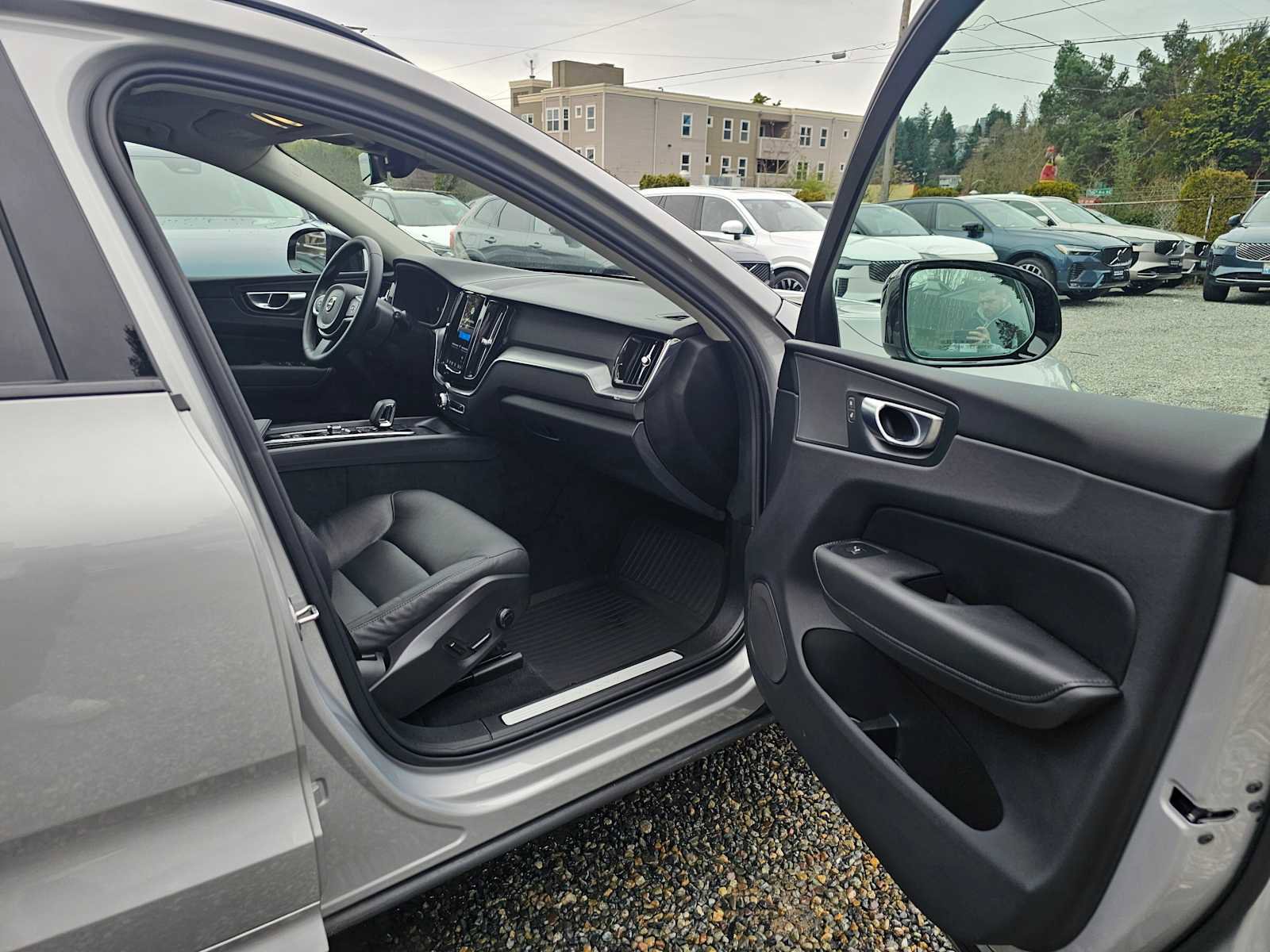 Certified 2025 Volvo XC60 B5 Core w/ Protection Package Premier image 3