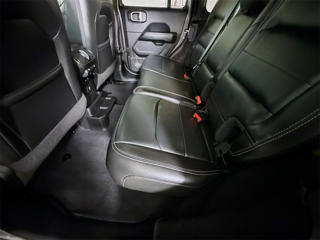 Used 2018 Jeep Wrangler Unlimited Sahara image 28