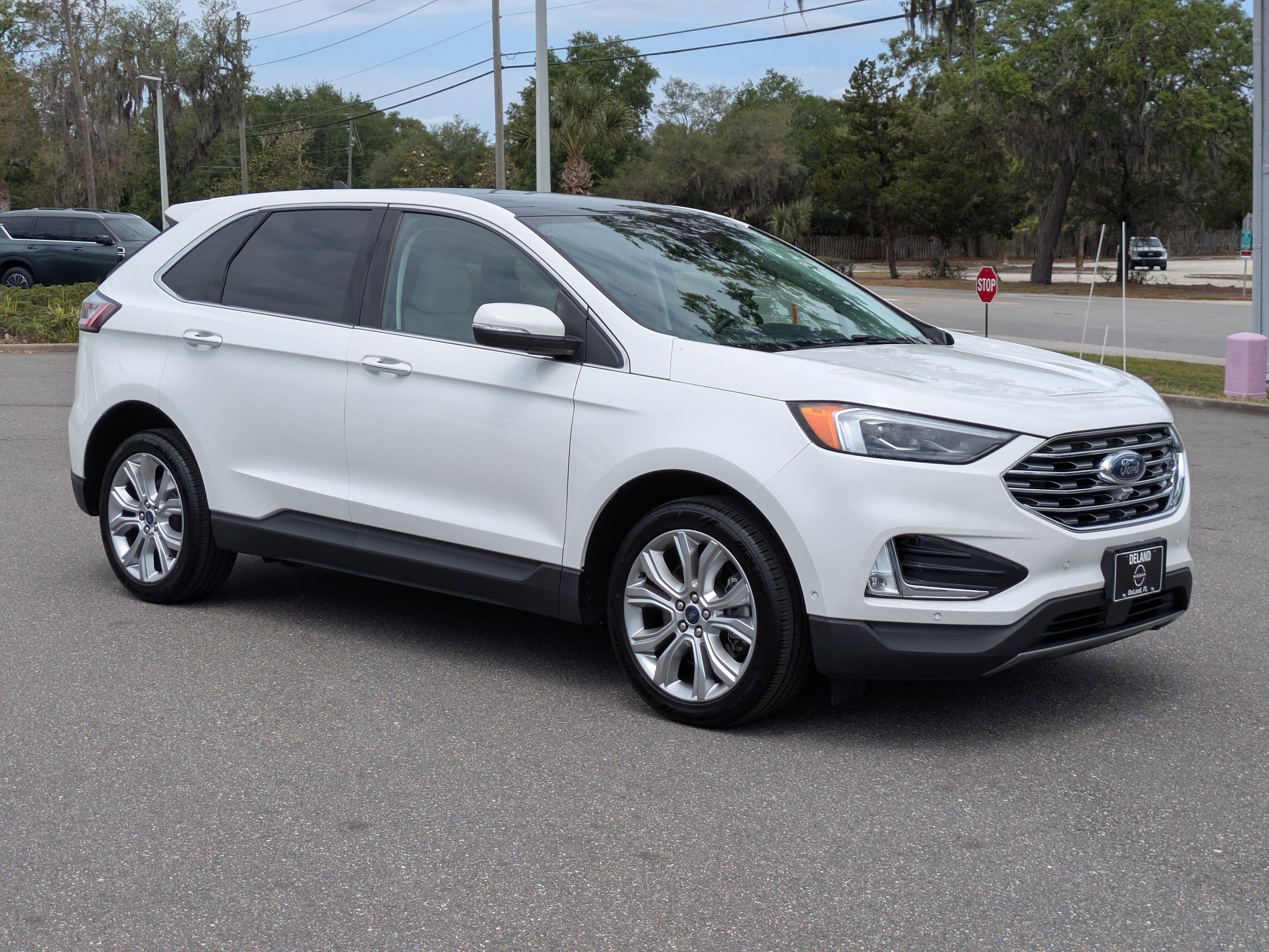 Used 2020 Ford Edge Titanium w/ Equipment Group 301A AWD/4WD image 2