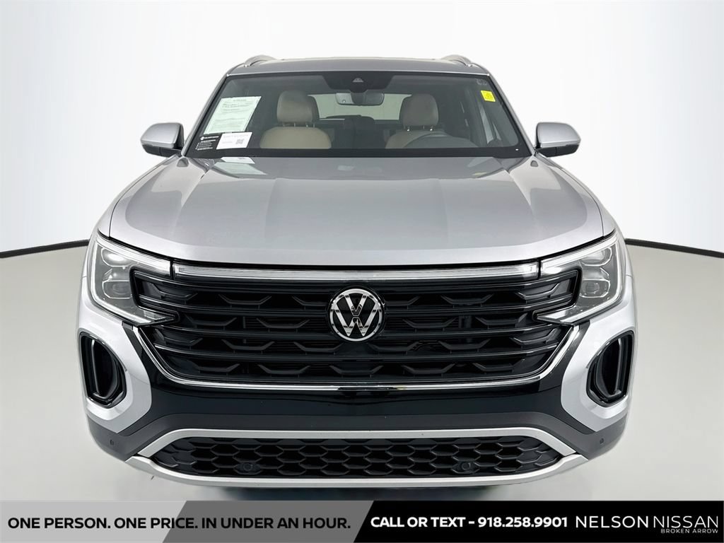 Used 2024 Volkswagen Atlas Cross Sport SE AWD/4WD image 2