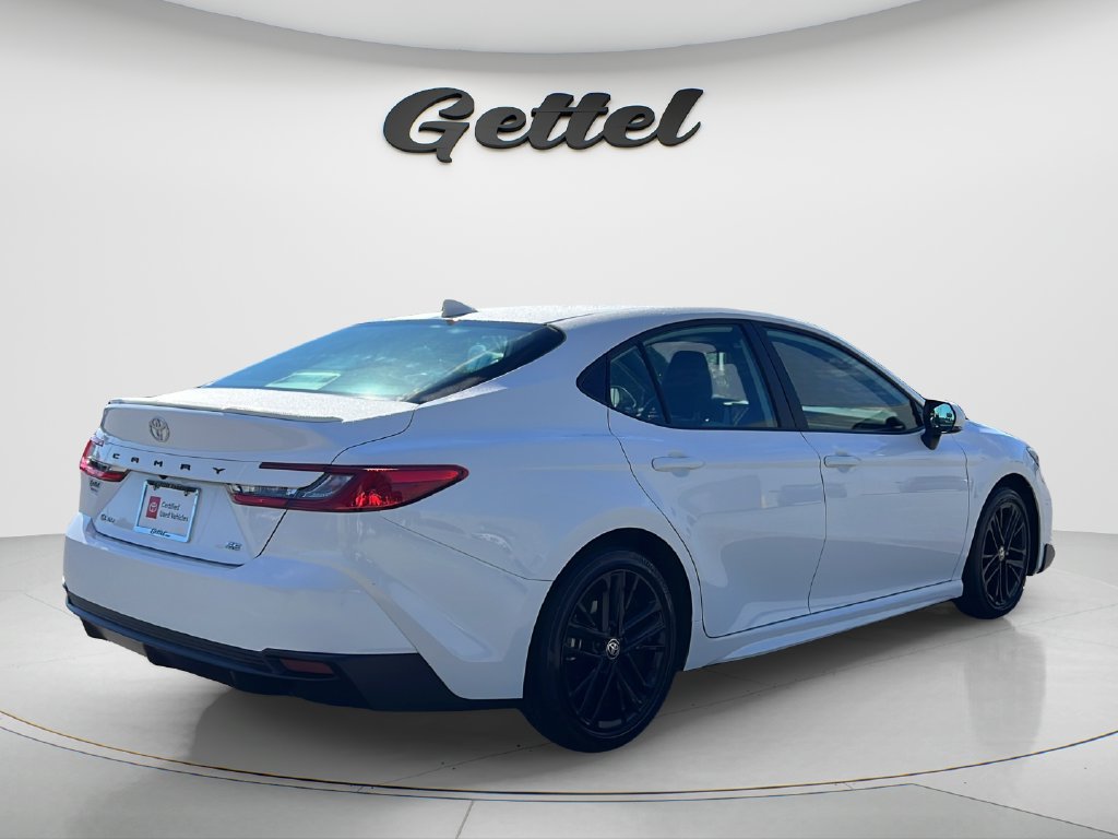 Used 2025 Toyota Camry SE FWD image 5