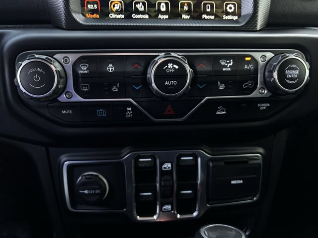 Used 2021 Jeep Wrangler Unlimited Sahara w/ Cold Weather Group AWD/4WD image 21